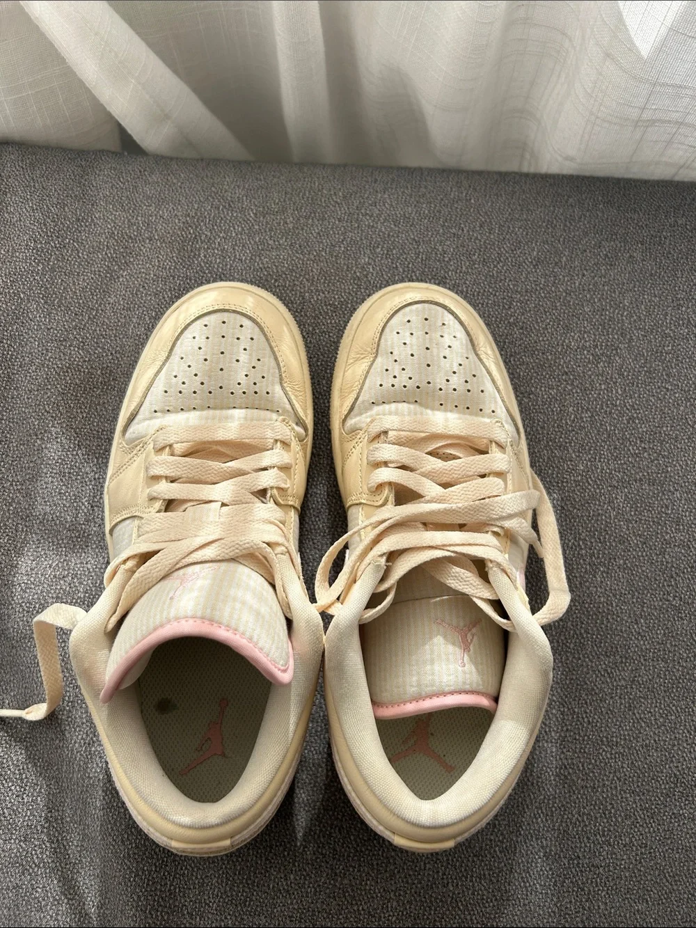 Nike Women’s Low-Top Sneakers in Cream with Pink Swoosh